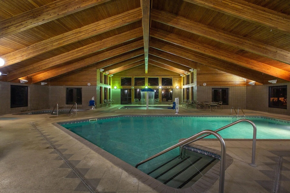 Quality Inn Ladysmith, WI 26/46