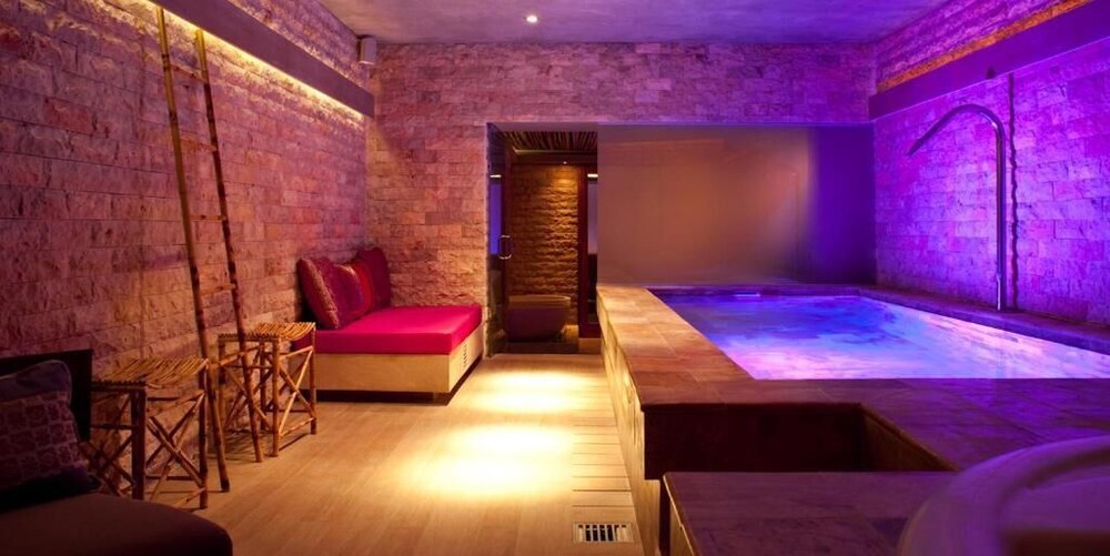 The Giri Residence Hotel & Spa 18/39