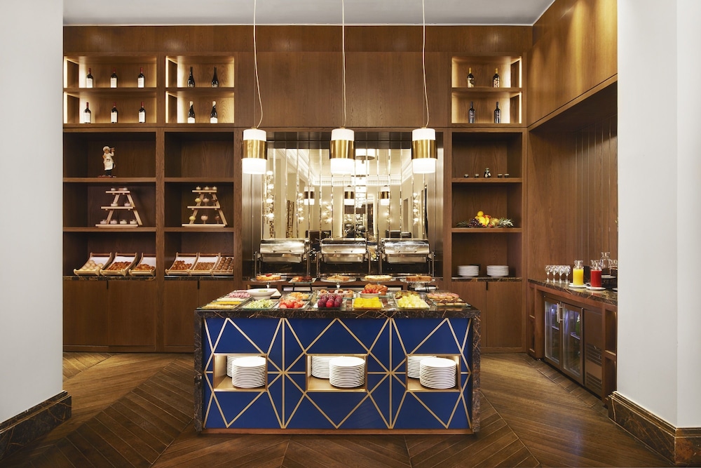 restaurant cafeteria