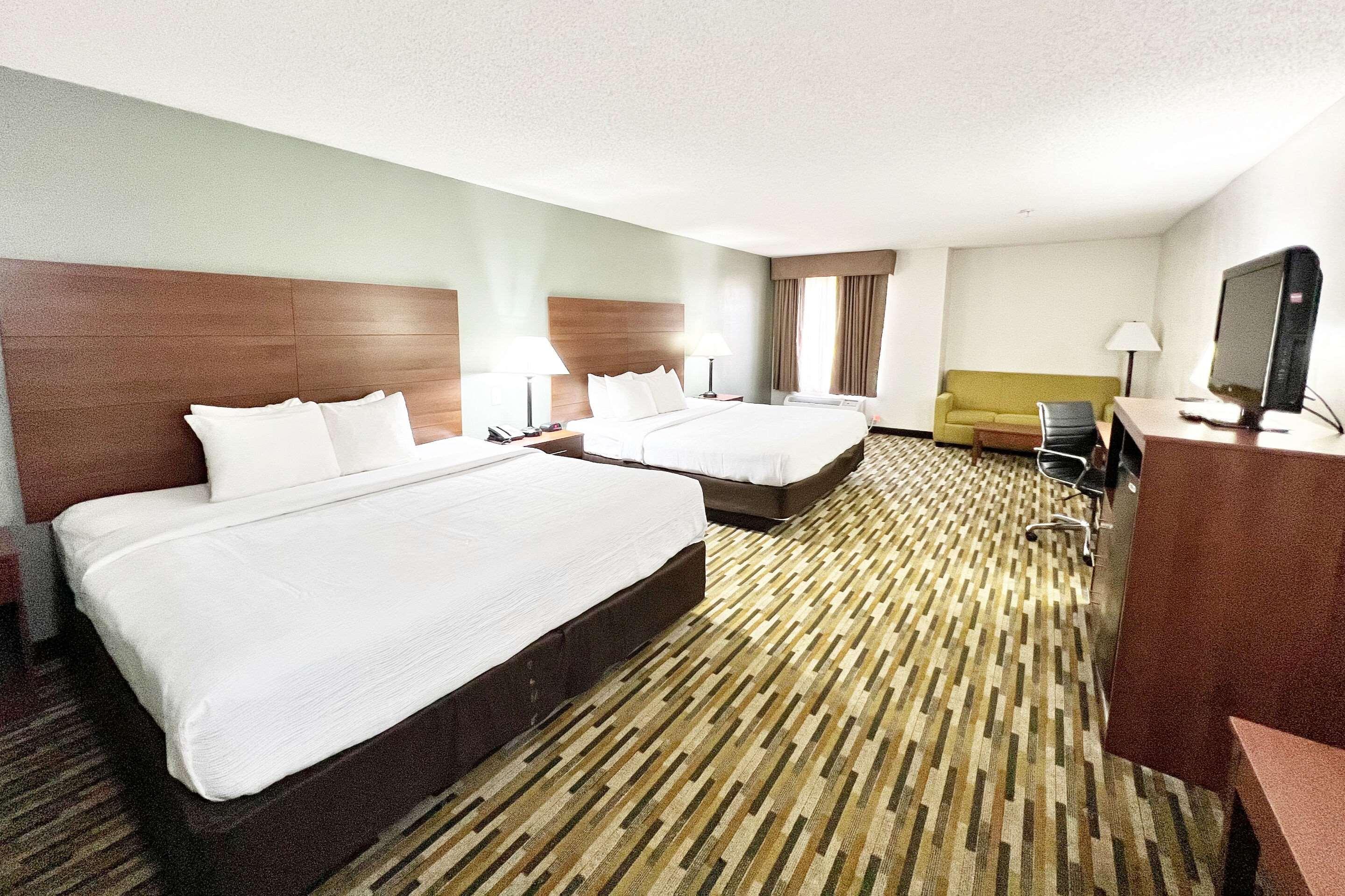 SUITE, 2 KING BEDS