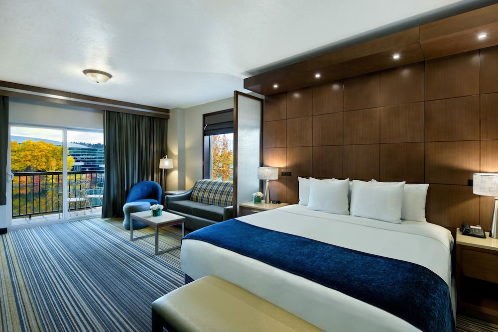 EXECUTIVE, SUITE, KING BED, RIVER VIEW, SOFA, BALCONY