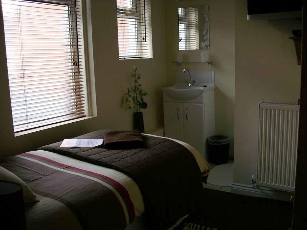 Elmswood Guest House 27/48