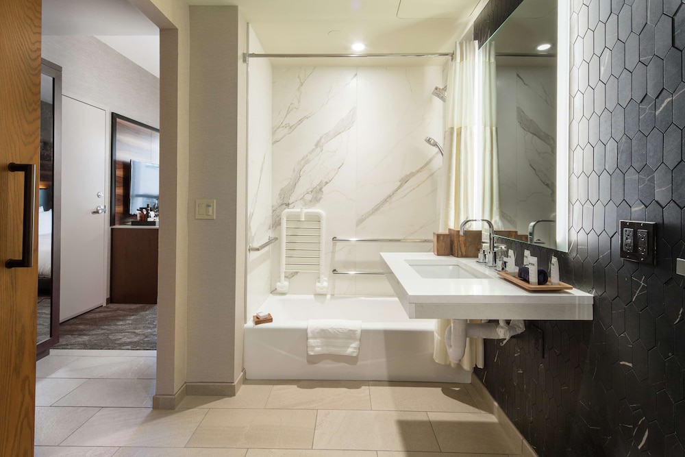 The Porter Portland Curio Collection By Hilton 21/67