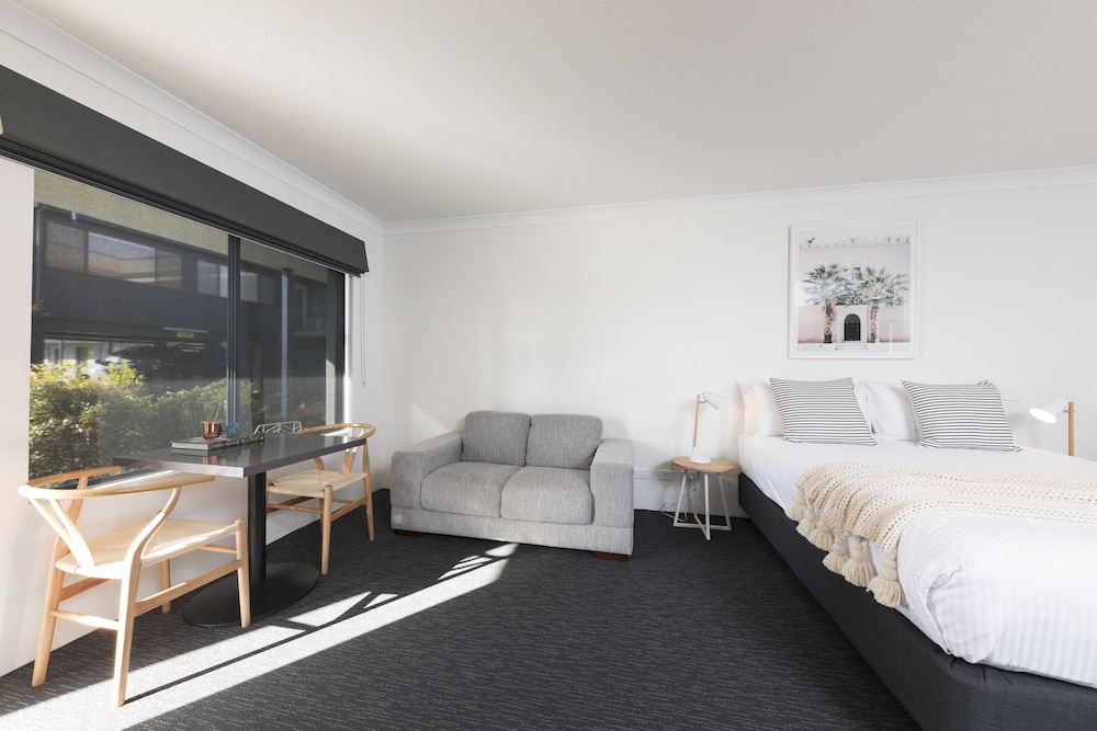 HOTEL FORSTER(FORMERLY LAKESWAY MOTOR INN) 32/65