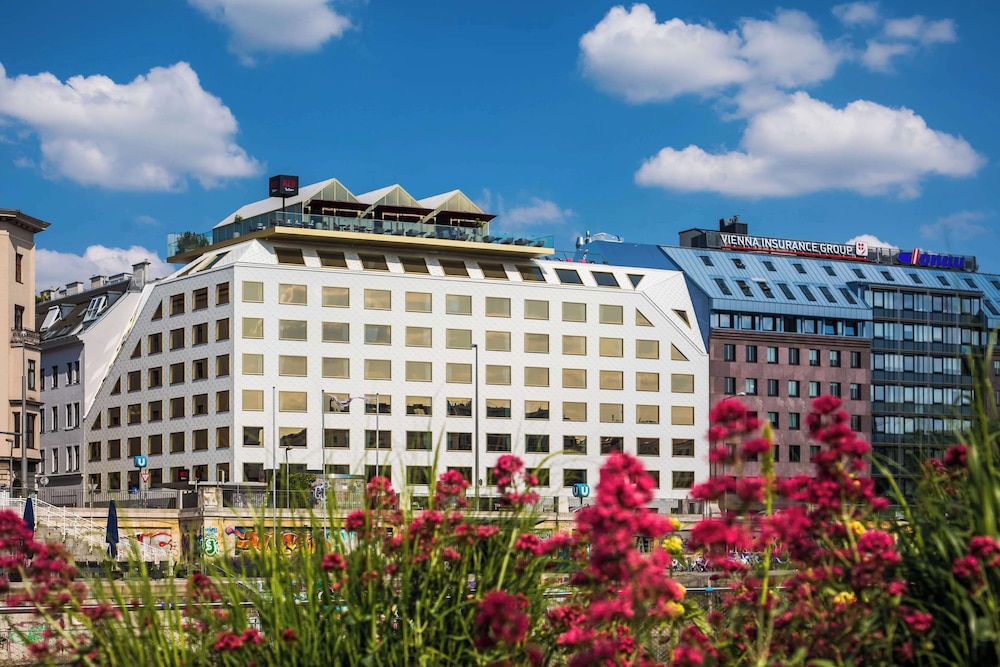 Radisson RED Vienna 4/69