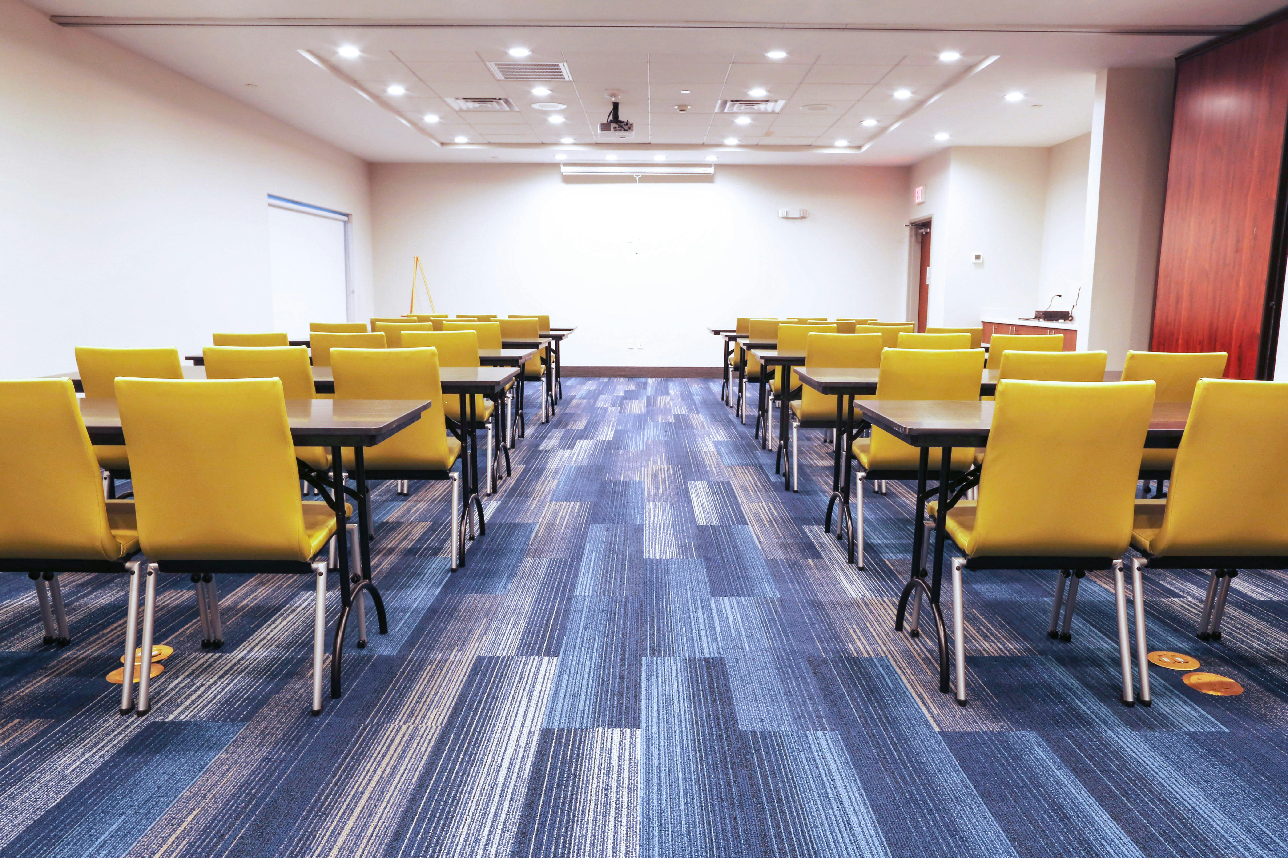 Holiday Inn Express Suites Houston Iah Beltway 8 60/65