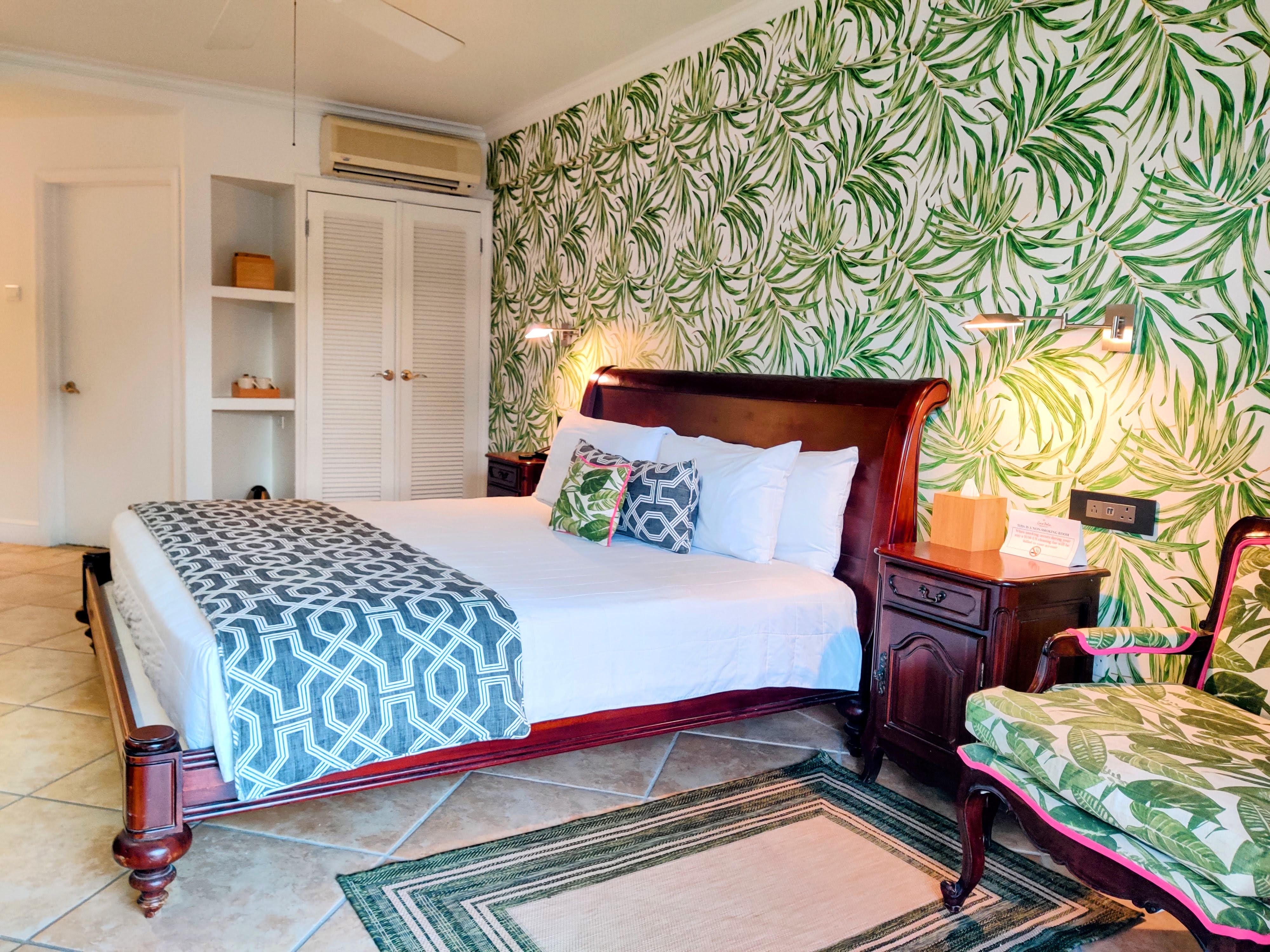 Room, Garden View