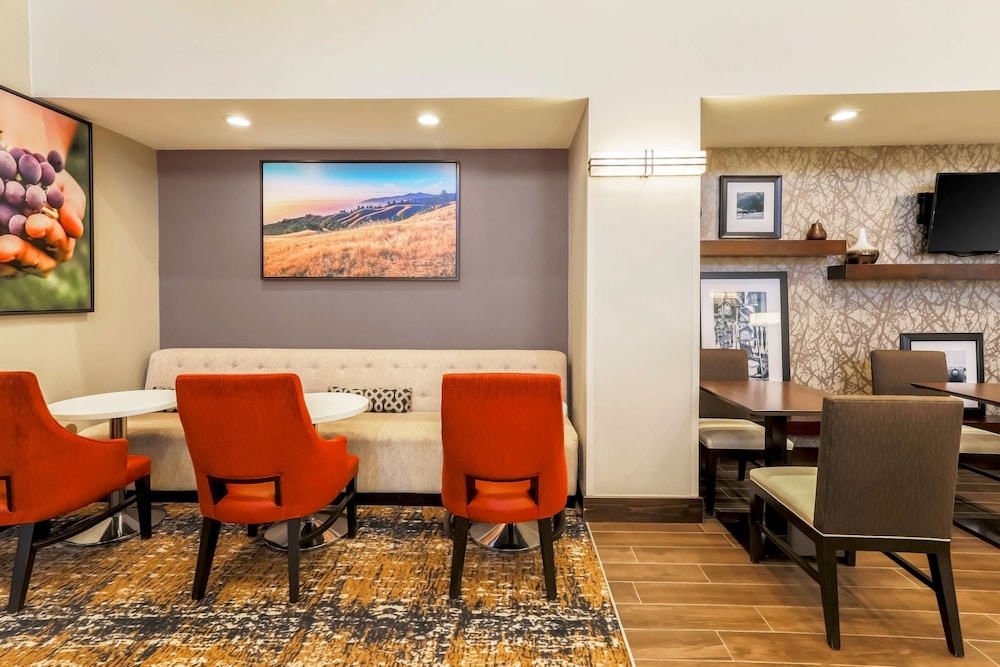 Hampton Inn & Suites Windsor - Sonoma Wine Country 32/40