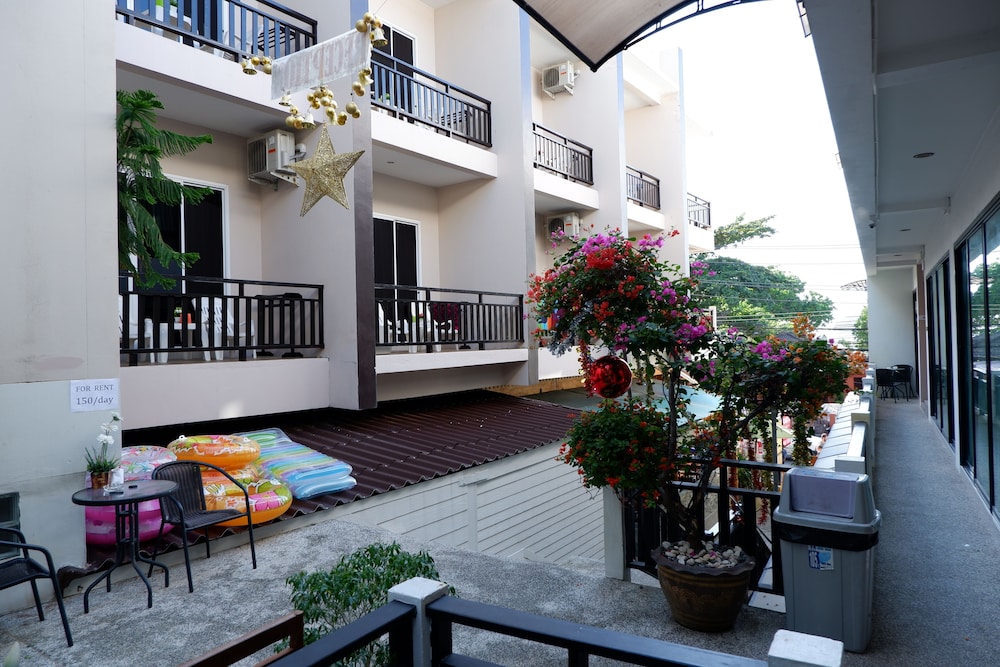 Kata Beachwalk Hotel And Bungalows 14/74