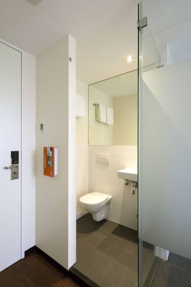 easyHotel Amsterdam City Centre 64/66