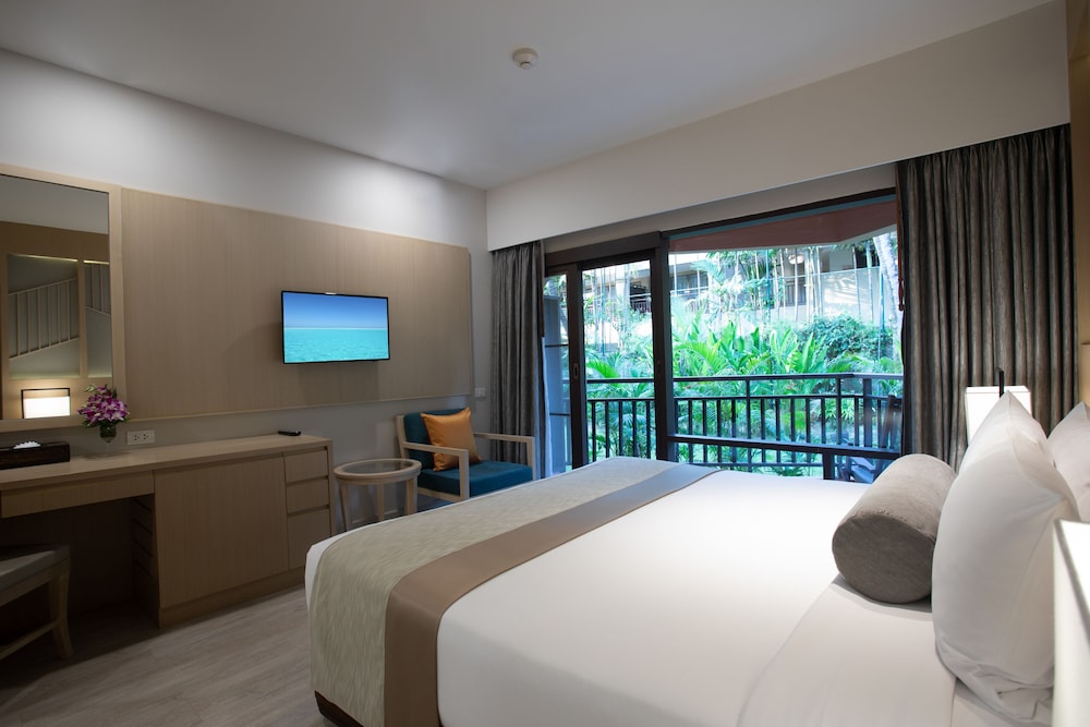 Courtyard by Marriot Phuket Patong Beach 30/65