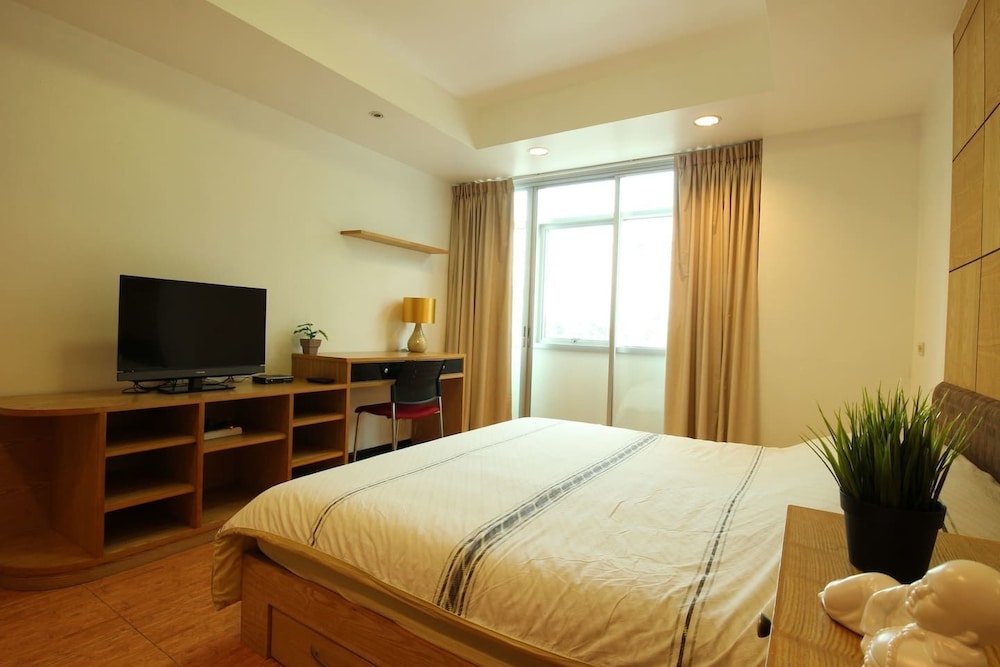Serena Sathorn Suites 10/44