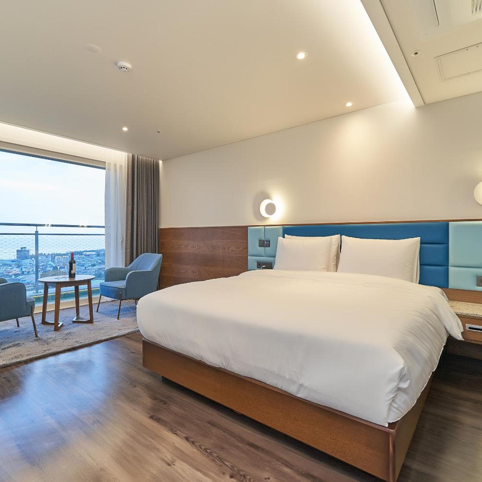 DELUXE, DOUBLE BED