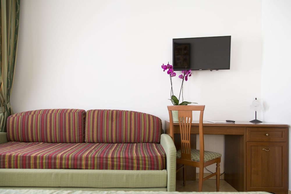 Blu Hotel Morisco Village 48/80