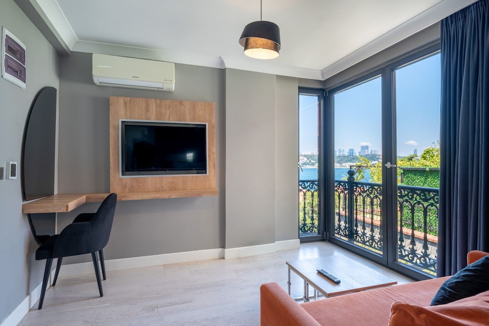 216 Bosphorus Suite 35/50