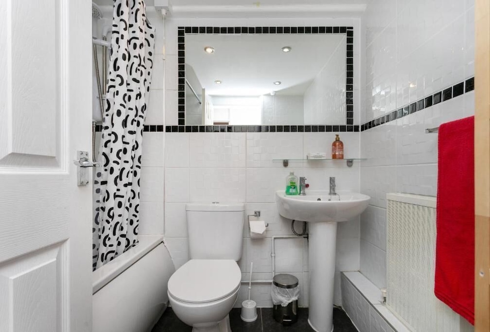 Victoria Centre Apartments &amp; Annexe 48/50