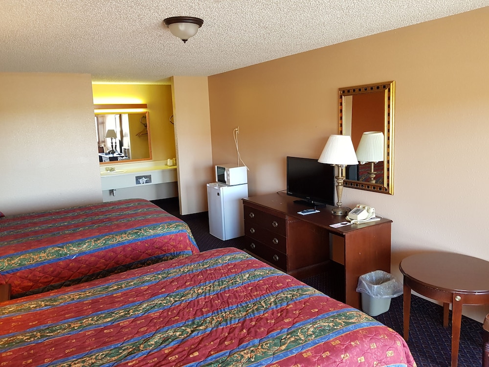 Budget Host Inn Eastland 32/56