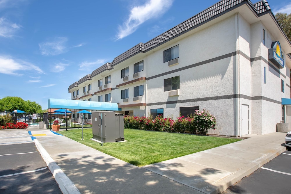 Days Inn by Wyndham Woodland 1/54