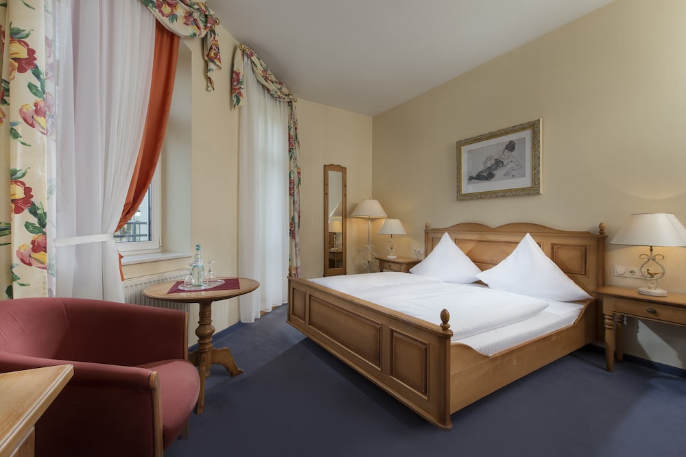 Hotel Schloss Schweinsburg 10/31
