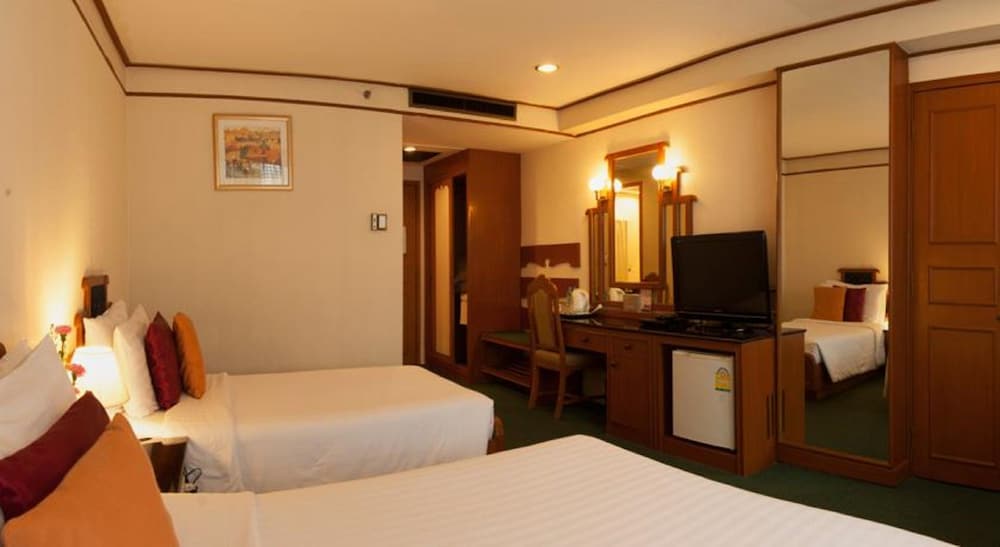 Grace Hotel 32/77