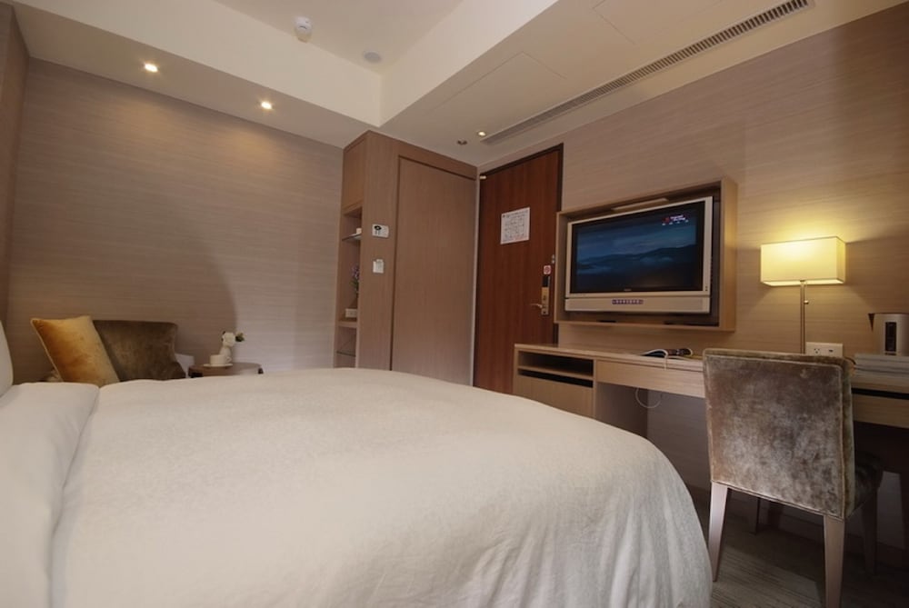 SUPERIOR, DOUBLE BED, BATHTUB