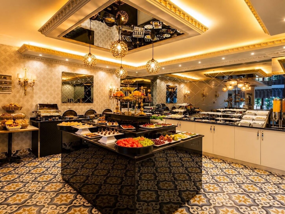 Real King Residence Hotel 73/78