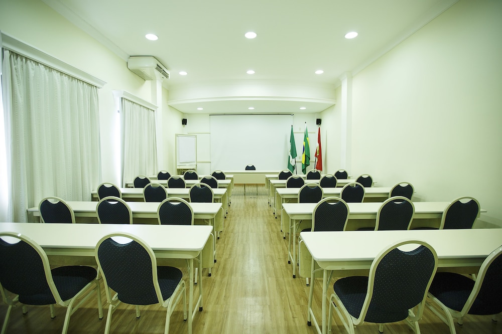 Eston Hotel 37/38