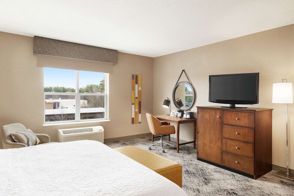 Hampton Inn Suites Exeter 41/52