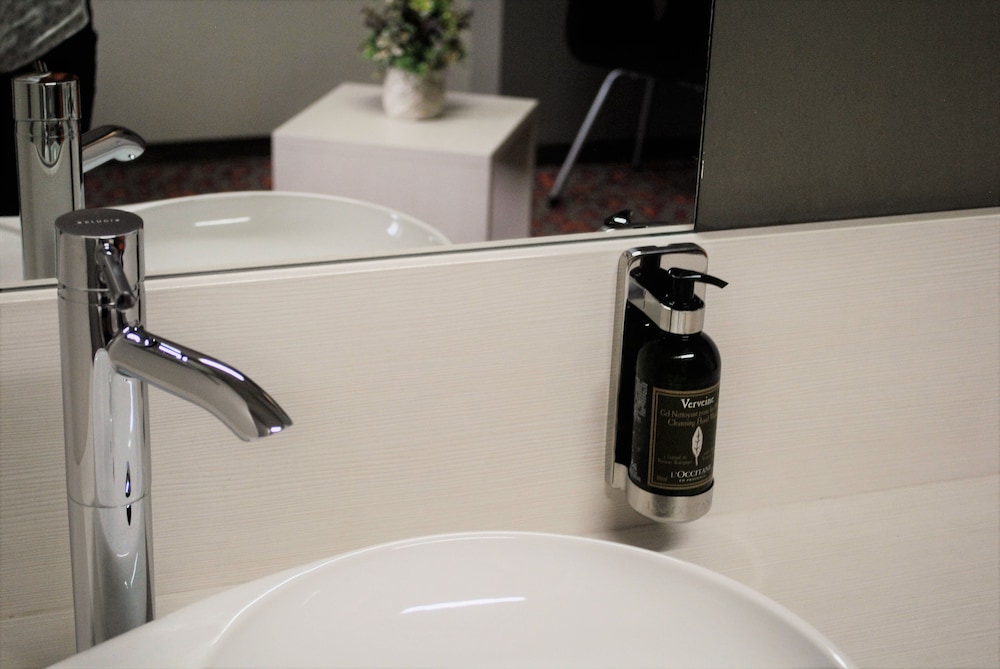 Kongres Hotel Roca 28/76