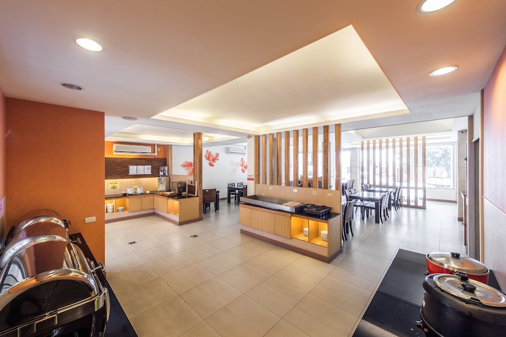 Travel Road Hotel 28/37