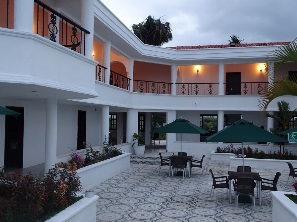 Hotel Palmas De Alcala 3/50