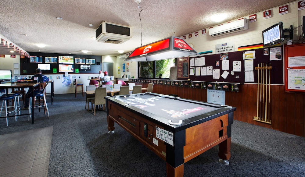 Enfield Hotel 8/55