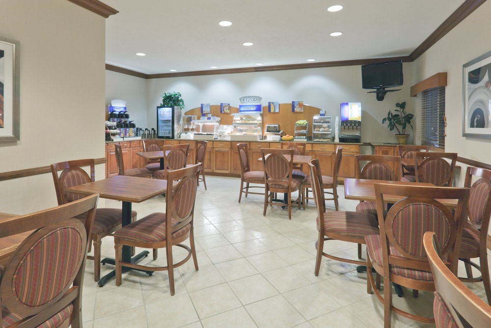 Holiday Inn Express Evansville - West 44/49