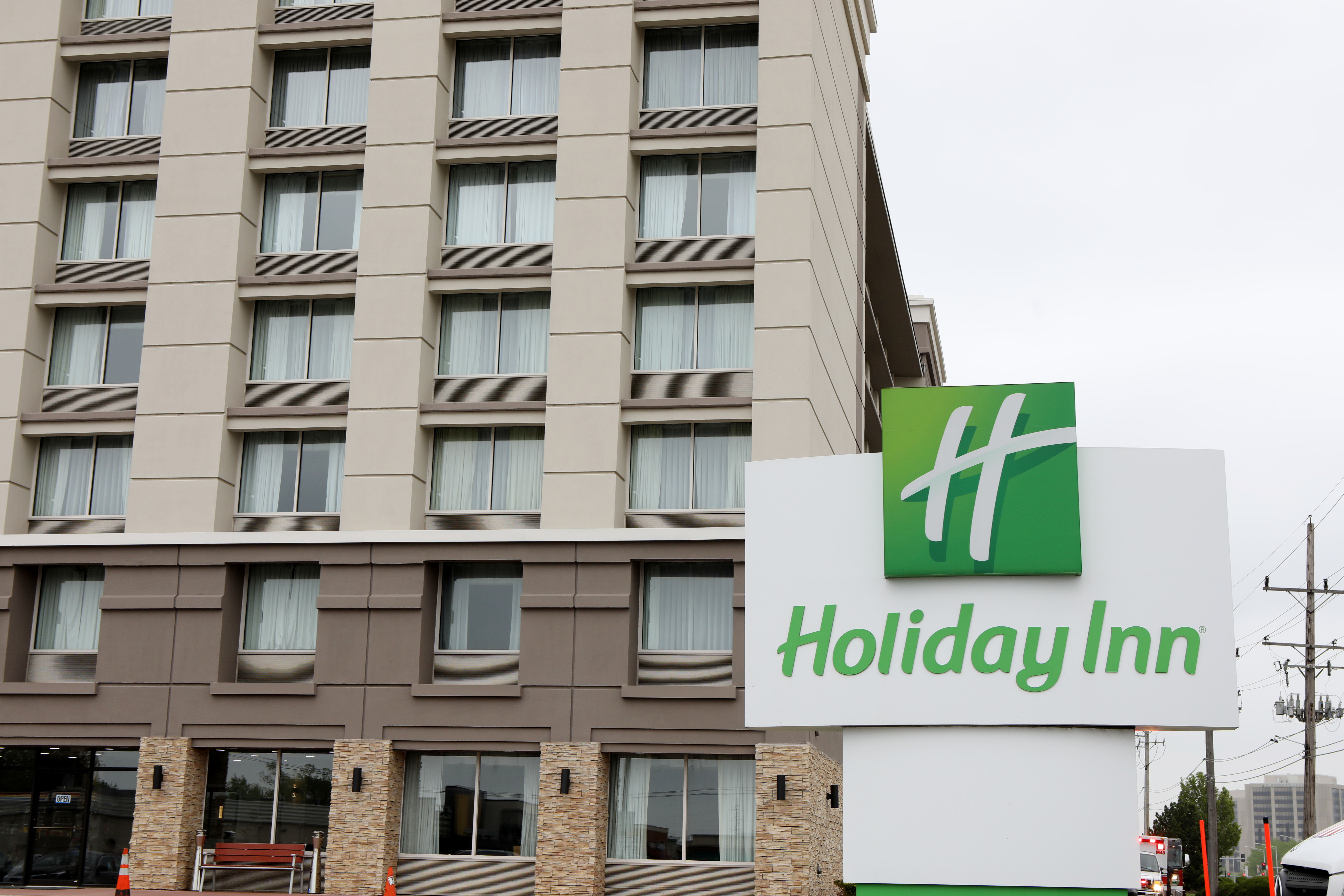 HOLIDAY INN CHICAGO OAKBROOK 2/63