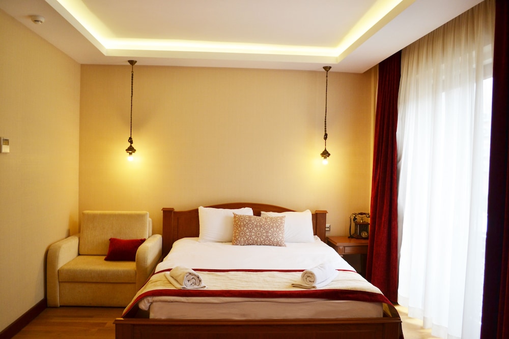 Lalinn Hotel 18/72