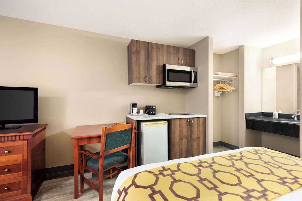 Baymont by Wyndham Hinton 39/48