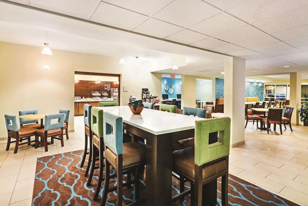 La Quinta Inn & Suites by Wyndham Knoxville Airport 35/47