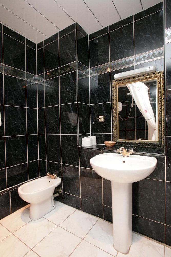 CLIFTON HOTEL 43/43