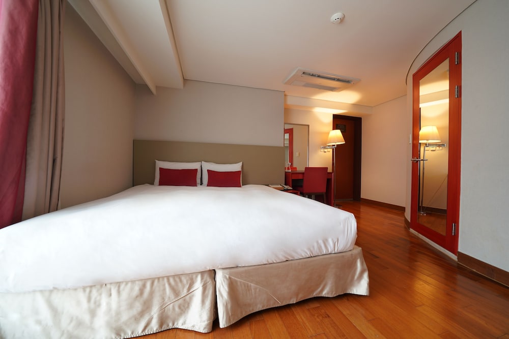 Room, Double Bed, Dong View, Corner