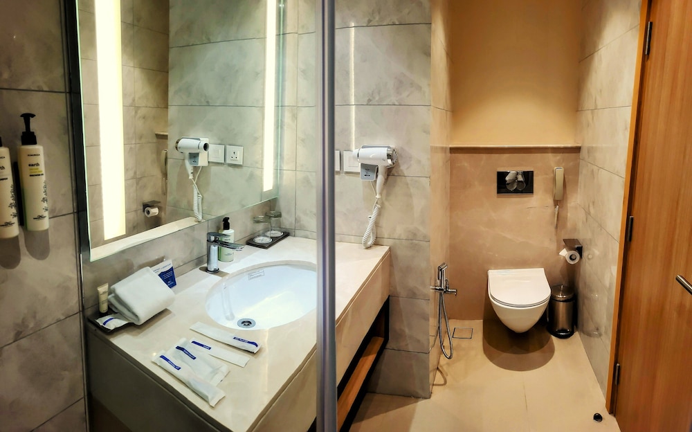 جناح تنفيذي بسرير كينج، Golden Sarovar Portico 4/5