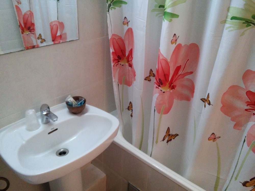 Hostal Lesseps 56/60