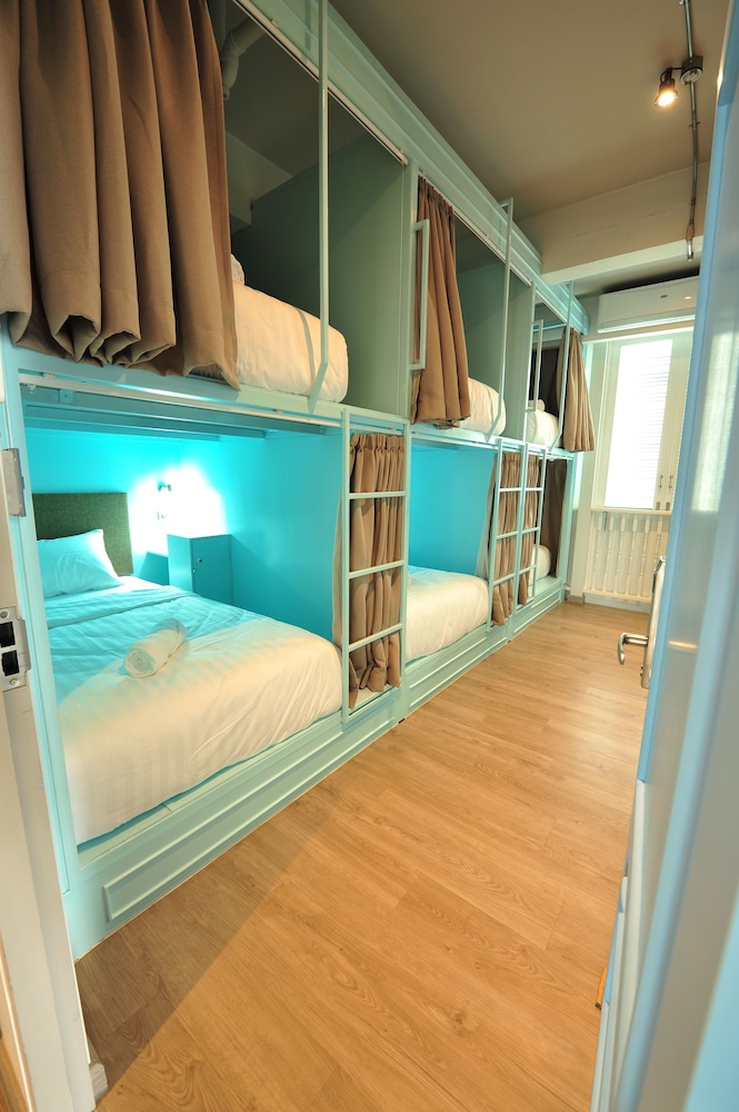 MIXED DORM, 10 BEDS