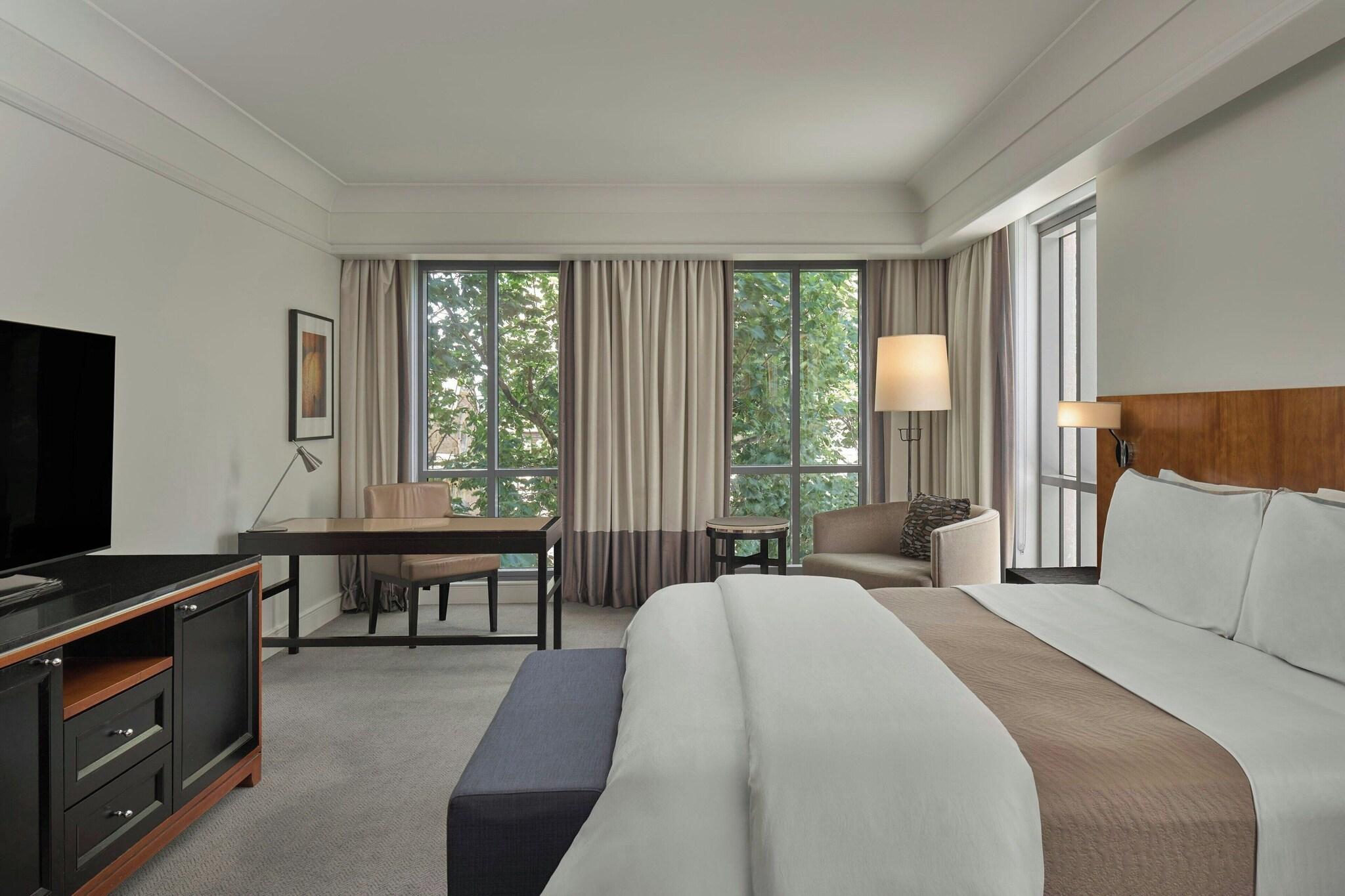 Studio, King Bed, City View