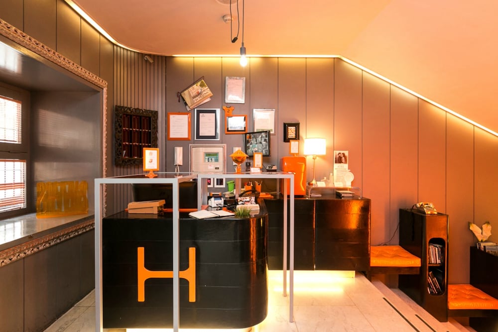 Orange Hotel 28/40