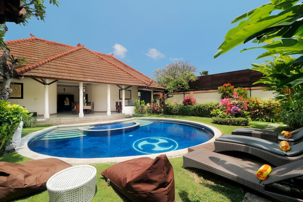 Heliconia Villa 3/77