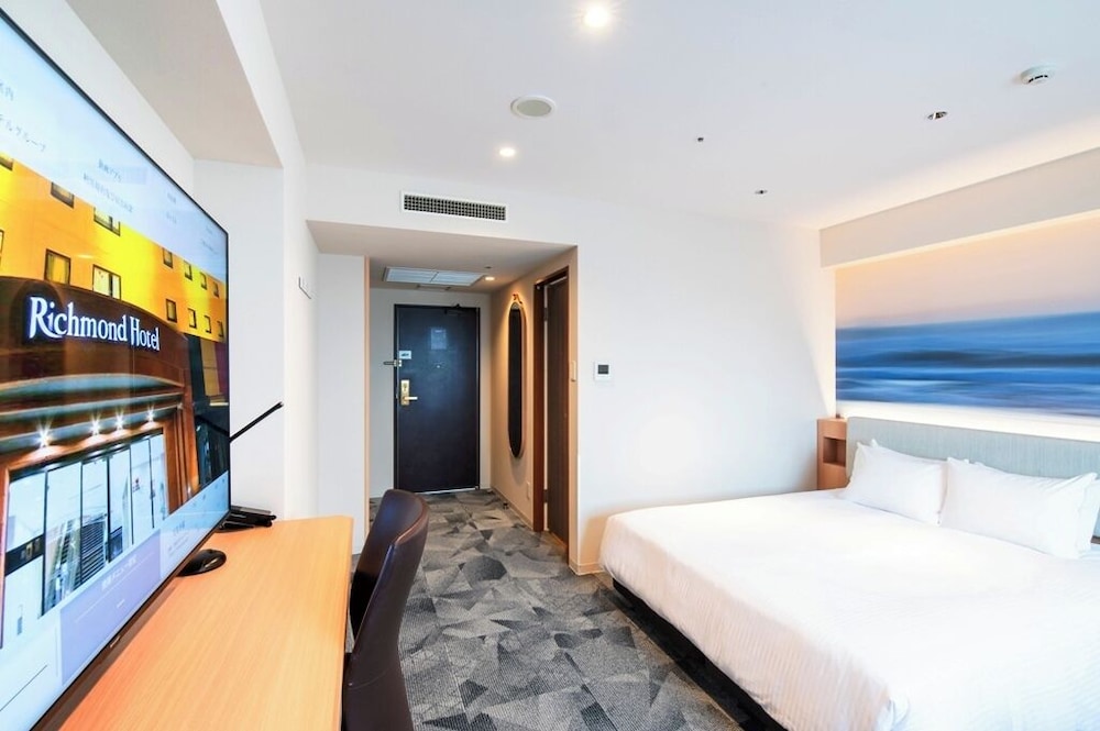 DELUXE, TRIPLE, DOUBLE BED, SMOKING