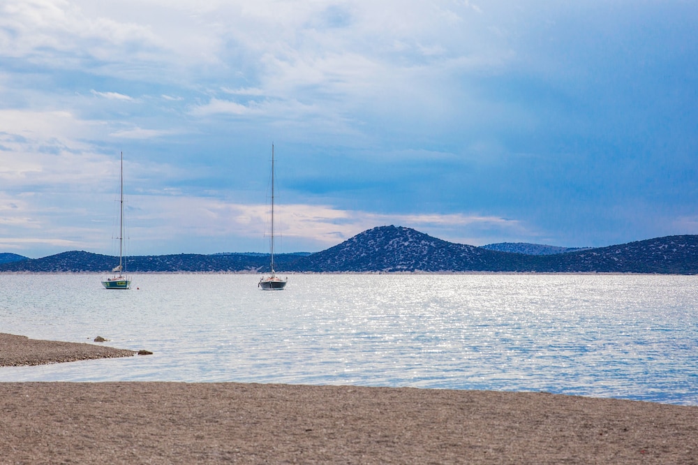 Matilde Beach Resort 40/50
