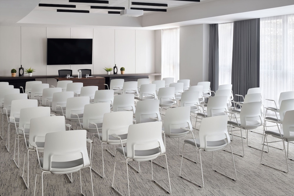 Courtyard by Marriott World Trade Centre, Dubai 25/27