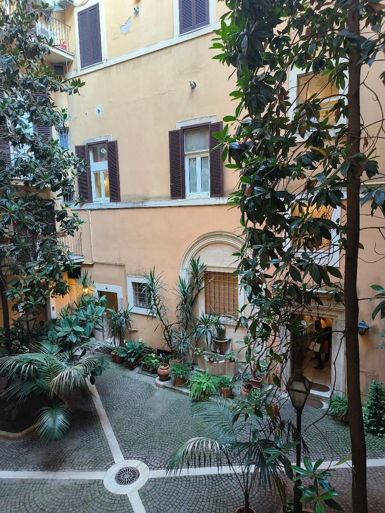 Dulcis Inn Pantheon 40/50