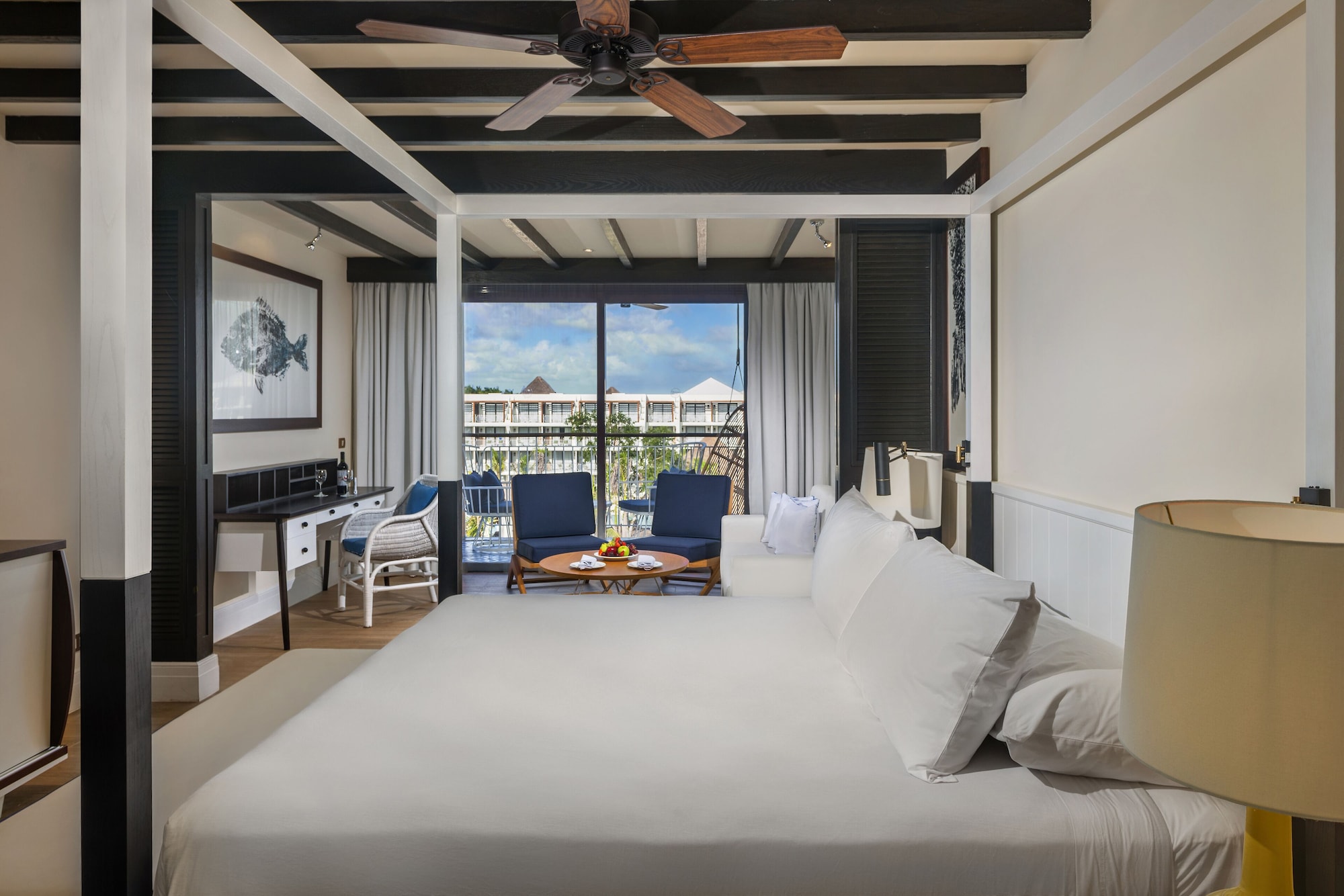 Junior Suite, Privilege, King Bed, Pool View